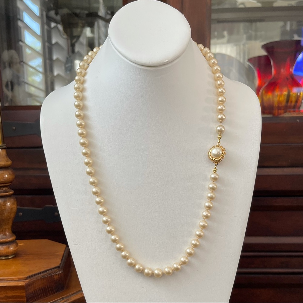 1970s hand knotted faux pearl necklace